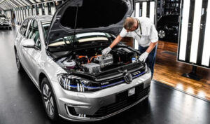 للحفاظ على سيارتك اليك بعض النصائح